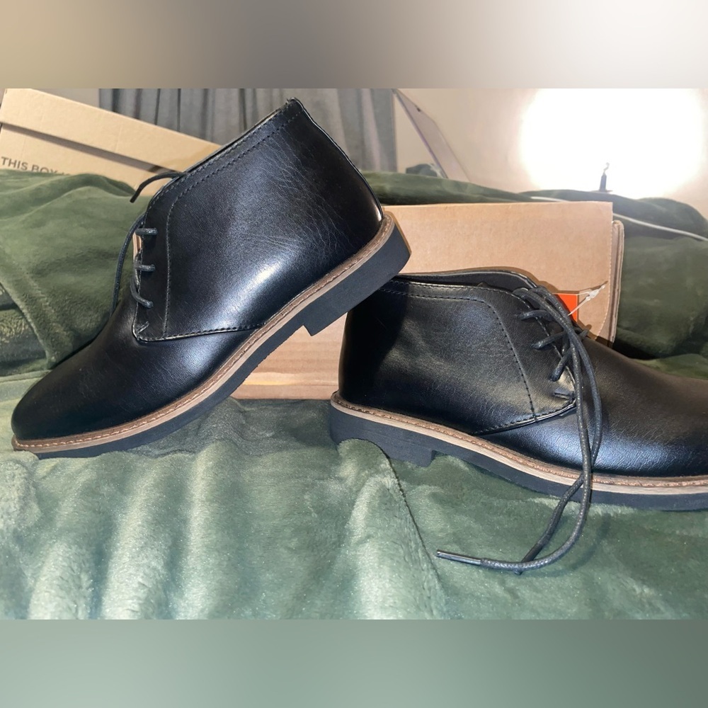 New In Box & New With Tags Deer Stags Boys’ Ballard Dress Comfort Chukka Boot